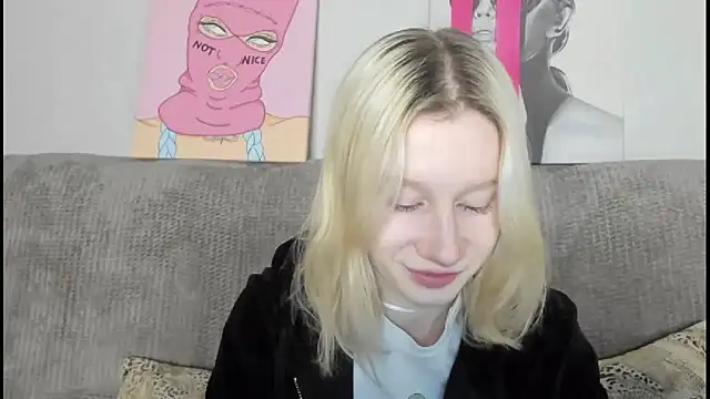 Snapshot of EnigmaSee chatting on 12/14/25, 01:22 EnigmaSee online show from 12/14/25, 01:22