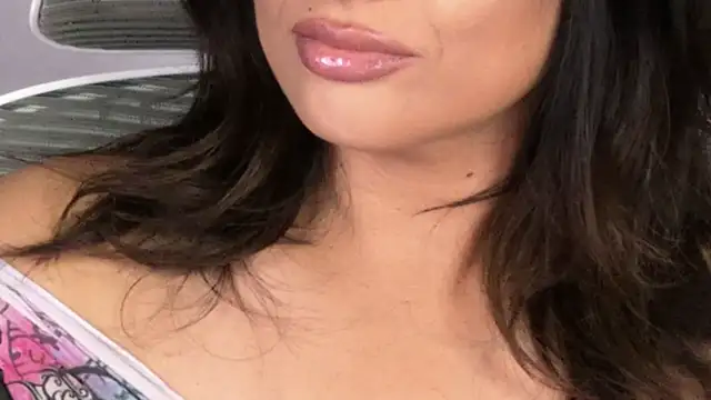 Snapshot of xprettysmilex chatting on 04/15/26, 06:37 xprettysmilex online show from 04/15/26, 06:37