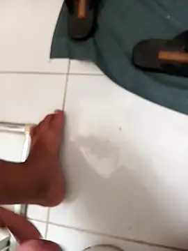 Snapshot of lobomisterioso13 chatting on 12/19/24, 06:01 lobomisterioso13 online show from 12/19/24, 06:01