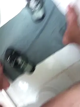 Snapshot of lobomisterioso13 chatting on 09/22/25, 12:18 lobomisterioso13 online show from 09/22/25, 12:18