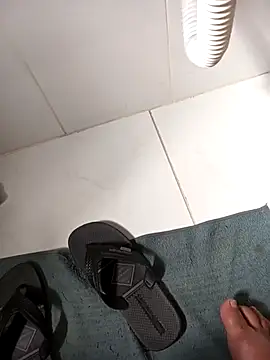 Snapshot of lobomisterioso13 chatting on 10/07/25, 12:02 lobomisterioso13 online show from 10/07/25, 12:02