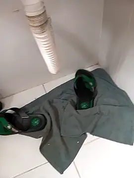 Snapshot of lobomisterioso13 chatting on 10/13/25, 11:21 lobomisterioso13 online show from 10/13/25, 11:21