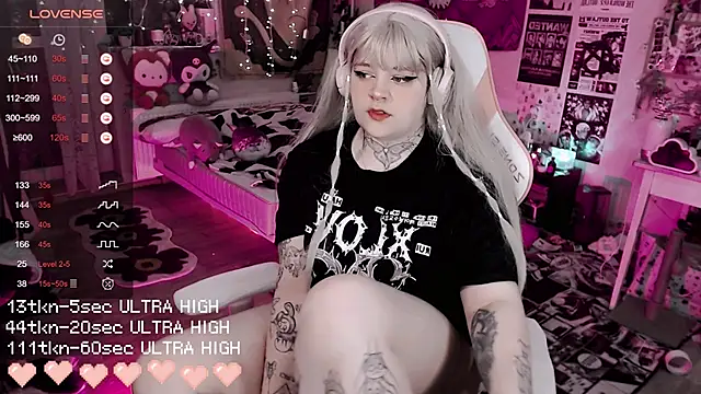 Snapshot of noori__hope chatting on 12/18/25, 08:37 noori hope online show from 12/18/25, 08:37