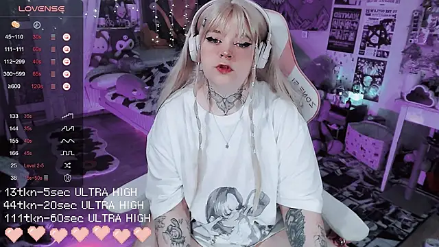 Snapshot of noori__hope chatting on 12/19/25, 08:27 noori hope online show from 12/19/25, 08:27