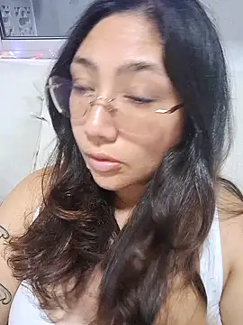 Snapshot of Mia_Ruiz chatting on 11/14/25, 03:05 Mia Ruiz online show from 11/14/25, 03:05