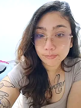 Snapshot of Mia_Ruiz chatting on 12/17/25, 02:39 Mia Ruiz online show from 12/17/25, 02:39