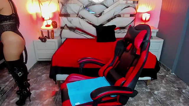 KateTompson  online show from 10/31/25, 01:12