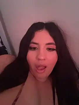 Snapshot of hally_berry____ chatting on 11/25/25, 08:20 hally berry online show from 11/25/25, 08:20