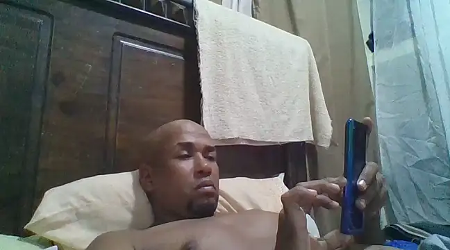 Snapshot of Frankie0880 chatting on 01/19/25, 03:29 Frankie0880 online show from 01/19/25, 03:29