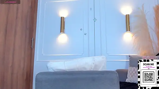 Chrishell  online show from 02/03/25, 03:31