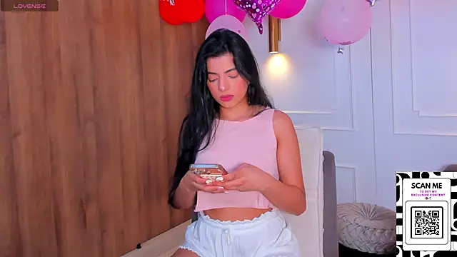 Chrishell  online show from 02/16/25, 10:32