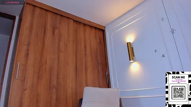 Chrishell  online show from 03/13/25, 04:38