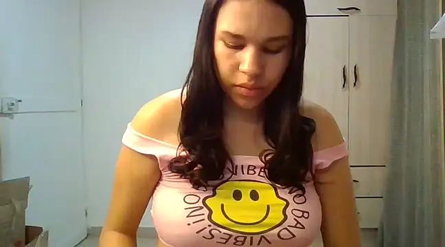 Snapshot of Indirasex_44 chatting on 02/06/25, 04:21 Indirasex 44 online show from 02/06/25, 04:21