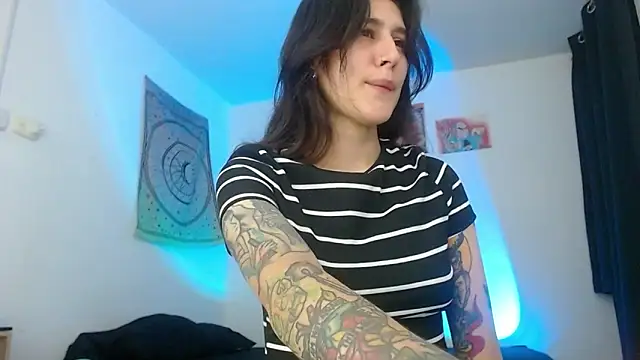 Snapshot of Julytattoo chatting on 03/02/25, 03:56 Julytattoo online show from 03/02/25, 03:56