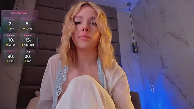 Anna Robinson online show from 11/07/25, 01:27