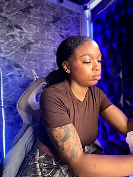 Melany Williams online show from 11/17/25, 01:17