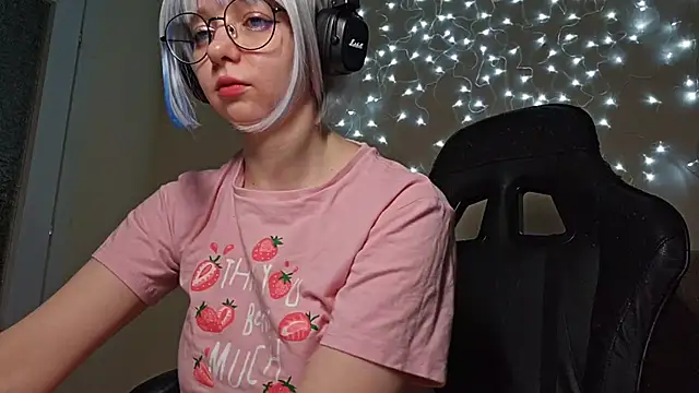 Snapshot of DanaWard chatting on 01/11/25, 08:43 DanaWard online show from 01/11/25, 08:43