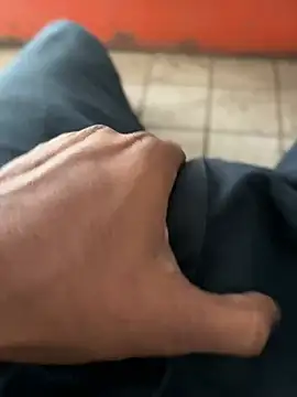 Snapshot of A-mira chatting on 03/20/25, 07:47 A-mira online show from 03/20/25, 07:47