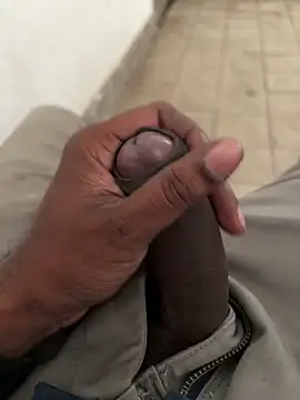 Snapshot of A-mira chatting on 09/13/25, 09:09 A-mira online show from 09/13/25, 09:09