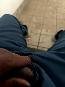 Snapshot of A-mira chatting on 10/30/25, 09:33 A-mira online show from 10/30/25, 09:33