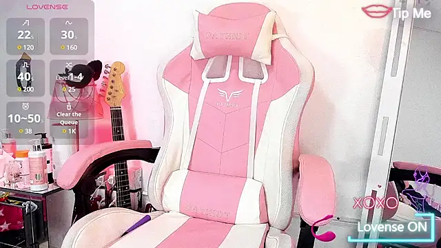 Snapshot of RoxaneEvans_ chatting on 01/17/25, 10:00 RoxaneEvans  online show from 01/17/25, 10:00