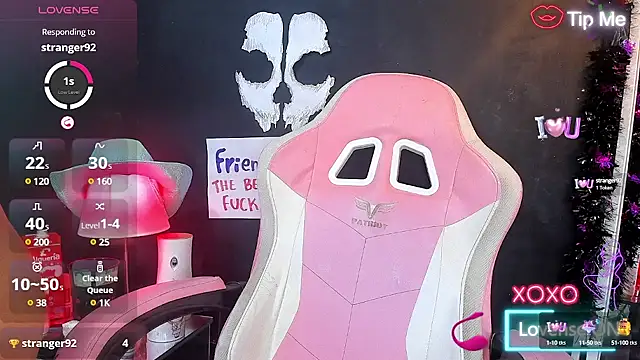 Snapshot of RoxaneEvans_ chatting on 03/08/25, 10:32 RoxaneEvans  online show from 03/08/25, 10:32