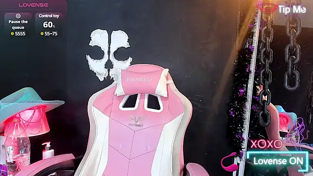 Snapshot of RoxaneEvans_ chatting on 03/20/25, 10:21 RoxaneEvans  online show from 03/20/25, 10:21