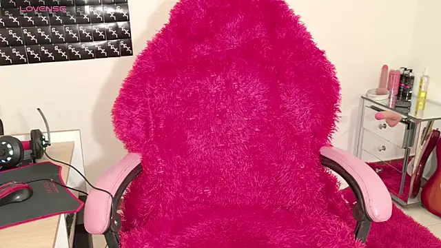 Snapshot of RoxaneEvans_ chatting on 10/24/25, 06:26 RoxaneEvans  online show from 10/24/25, 06:26