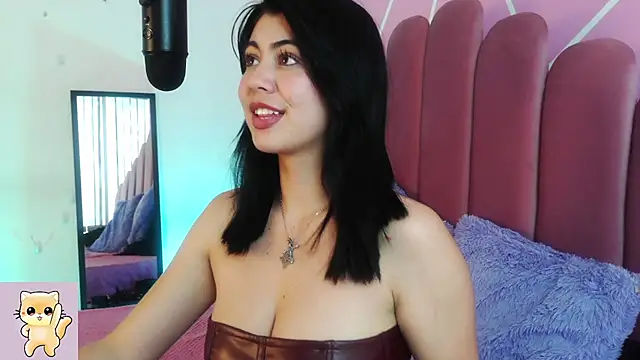 Zoe Benson online show from 02/05/25, 06:59