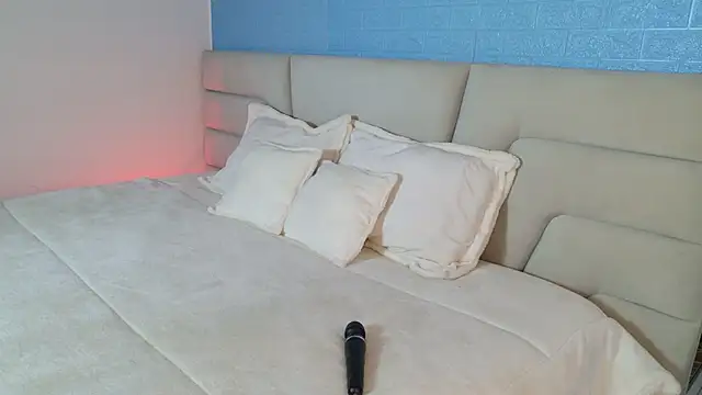 Zoe Benson online show from 09/25/25, 01:37