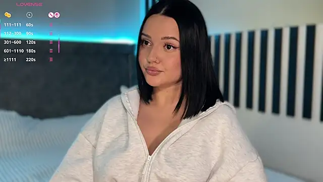 Snapshot of Li_Amelie_ chatting on 12/04/25, 03:32 Li Amelie online show from 12/04/25, 03:32