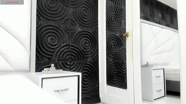 AbigailWilliams  online show from 11/17/25, 11:16