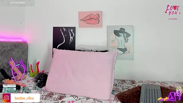 BarbieHotLaura online show from 11/22/25, 06:40