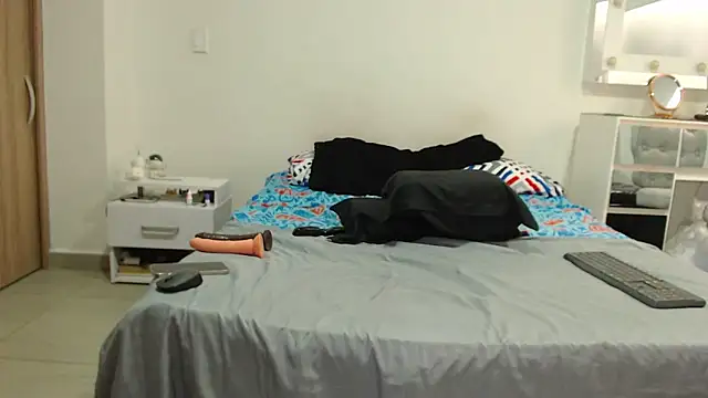 AnnieRoss69 online show from 12/20/25, 04:14