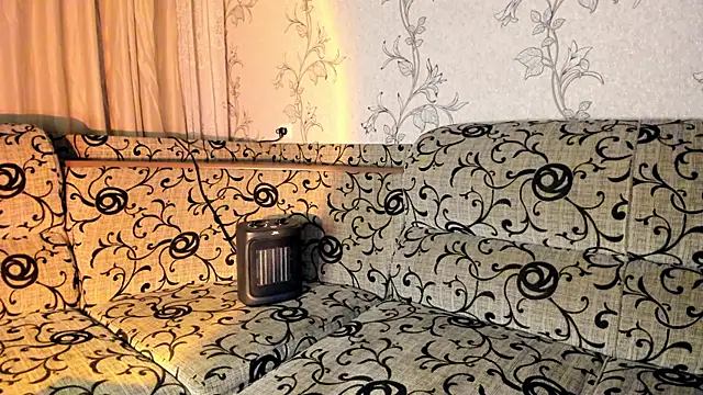 Snapshot of insanely-sweet chatting on 12/02/24, 08:11 insanely-sweet online show from 12/02/24, 08:11