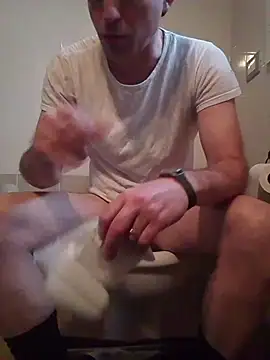 Snapshot of openlegsforyou chatting on 04/12/26, 04:45 openlegsforyou online show from 04/12/26, 04:45