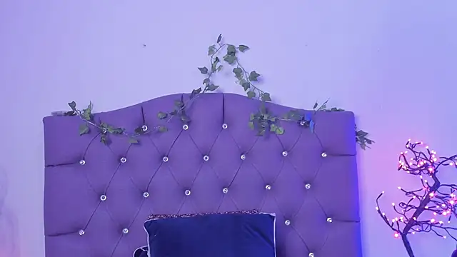 Nyx nayla online show from 12/04/24, 08:07