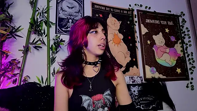Snapshot of Nyx_nayla chatting on 04/21/26, 01:42 Nyx nayla online show from 04/21/26, 01:42