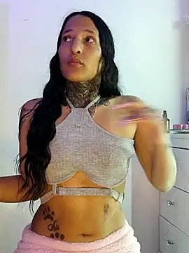 Snapshot of Nicole420squirt chatting on 02/05/25, 05:20 Nicole420squirt online show from 02/05/25, 05:20