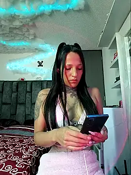 Snapshot of Nicole420squirt chatting on 10/11/25, 05:11 Nicole420squirt online show from 10/11/25, 05:11