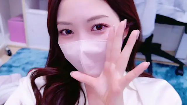 Snapshot of oxo_yuna_oxo chatting on 12/28/24, 11:41 oxo yuna oxo online show from 12/28/24, 11:41