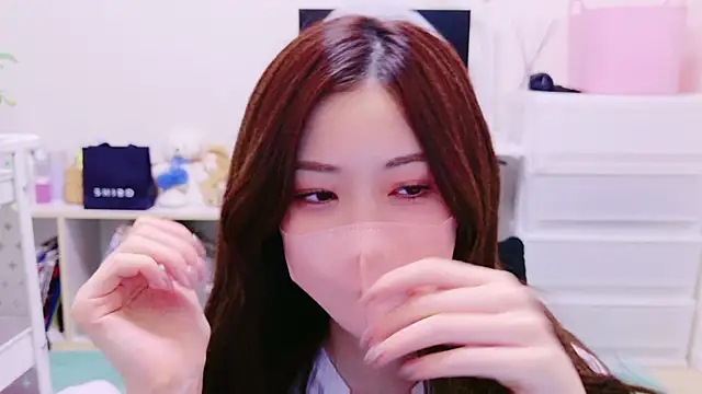 Snapshot of oxo_yuna_oxo chatting on 01/04/25, 11:06 oxo yuna oxo online show from 01/04/25, 11:06