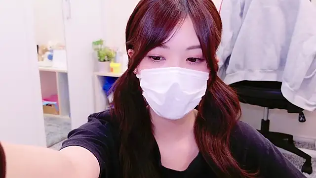 Snapshot of oxo_yuna_oxo chatting on 01/27/25, 04:01 oxo yuna oxo online show from 01/27/25, 04:01