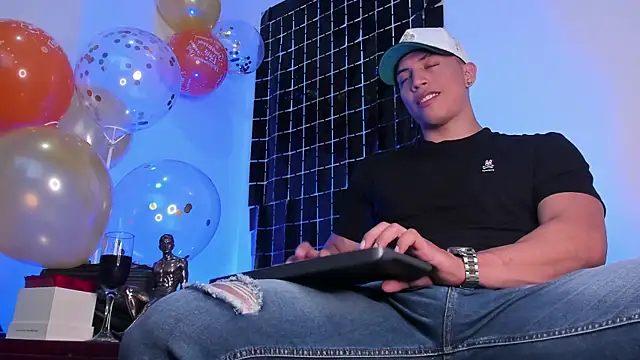 ThomsEvery  online show from 03/22/25, 01:00