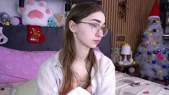 Snapshot of PollyBeev chatting on 11/24/25, 07:19 PollyBeev online show from 11/24/25, 07:19