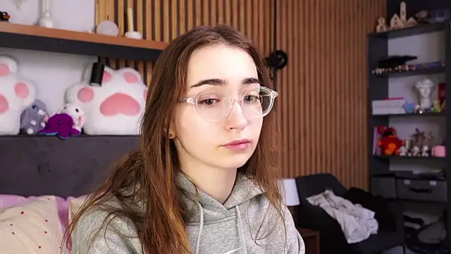 Snapshot of PollyBeev chatting on 04/09/26, 07:14 PollyBeev online show from 04/09/26, 07:14