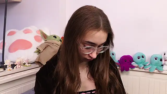 Snapshot of PollyBeev chatting on 04/24/26, 07:33 PollyBeev online show from 04/24/26, 07:33