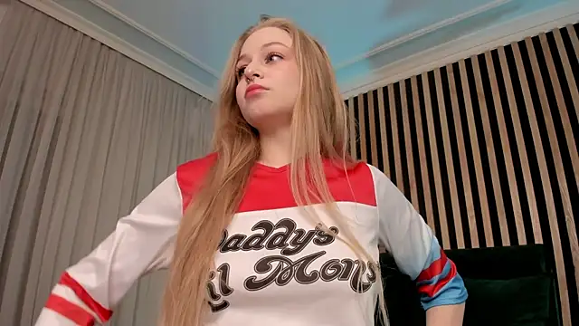 MiaMews online show from 02/07/25, 03:19