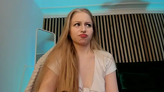 MiaMews online show from 03/14/25, 05:13