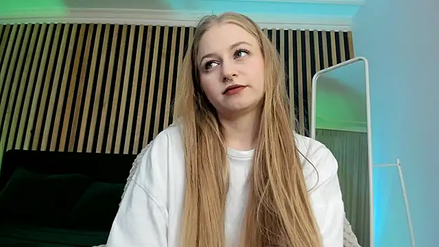 MiaMews online show from 03/18/25, 07:42